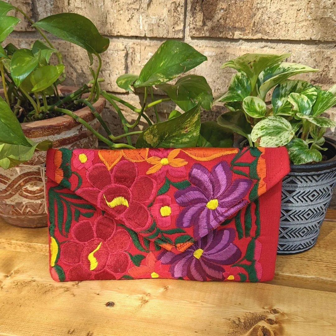 Breezy Summer Clutch