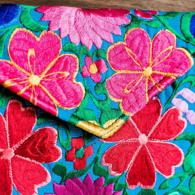 Breezy Summer Clutch