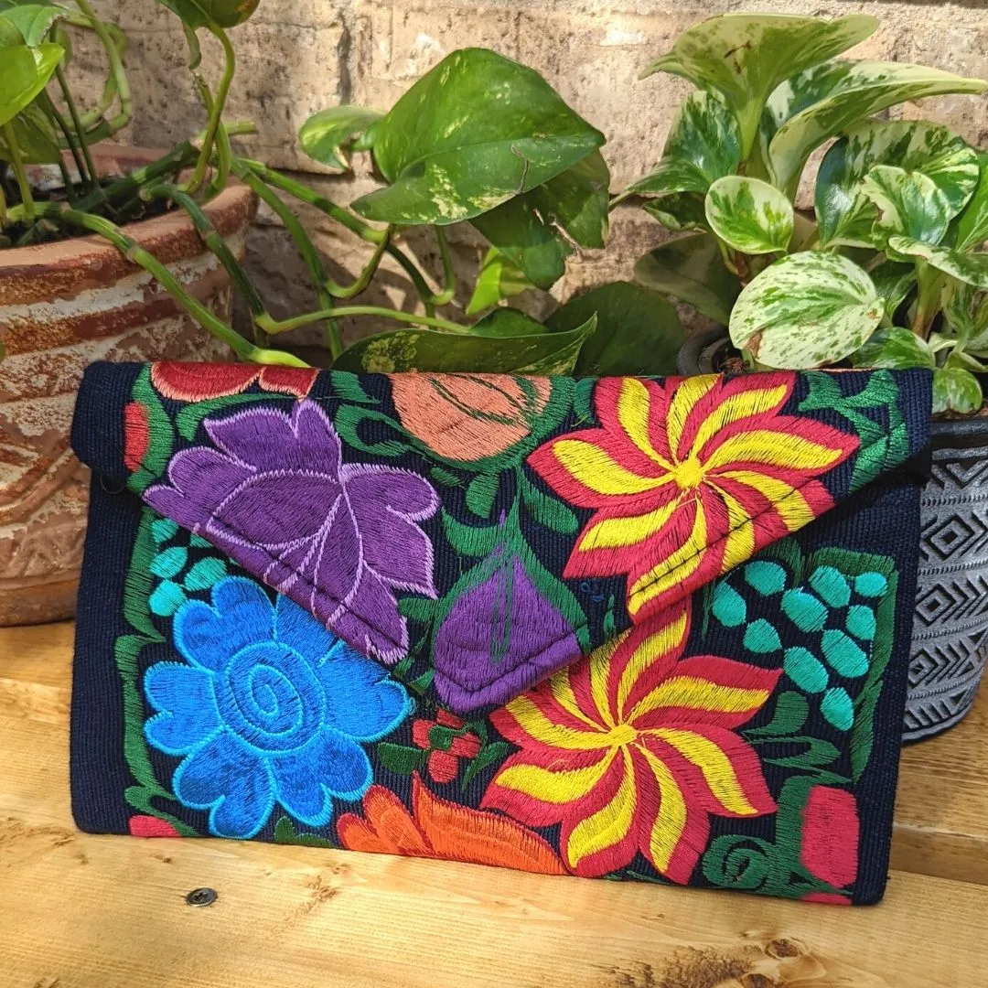 Breezy Summer Clutch