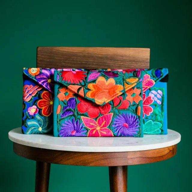 Breezy Summer Clutch