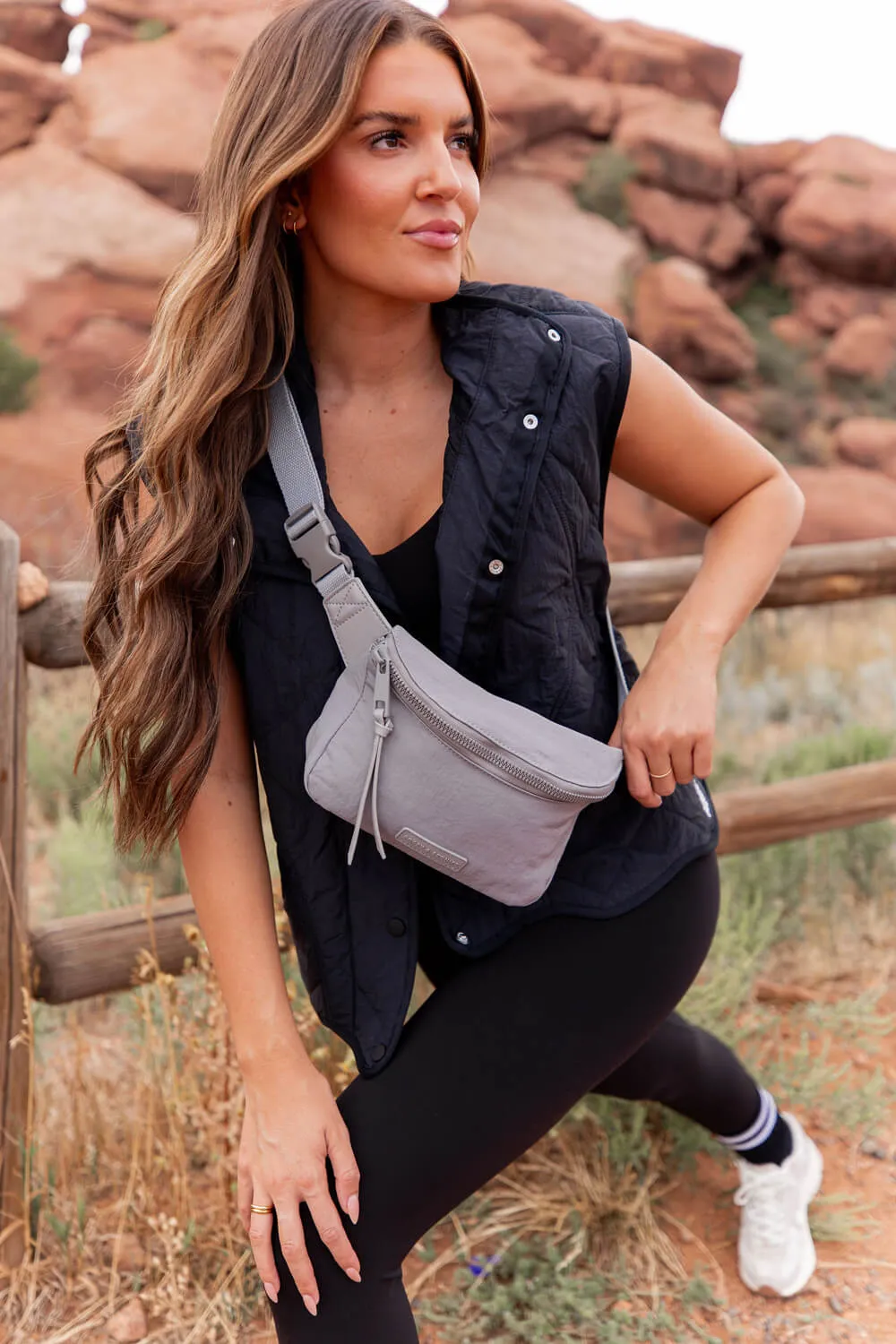 In Motion Belt Bag Grey