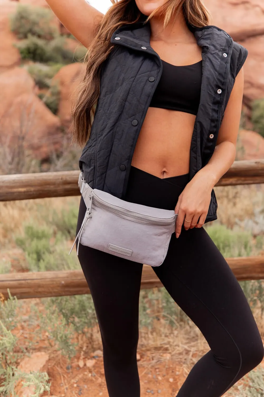 In Motion Belt Bag Grey