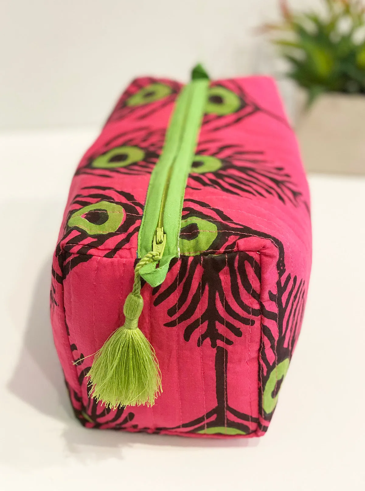 Medium Waterproof Toiletry Bag | Plumes Fuchsia